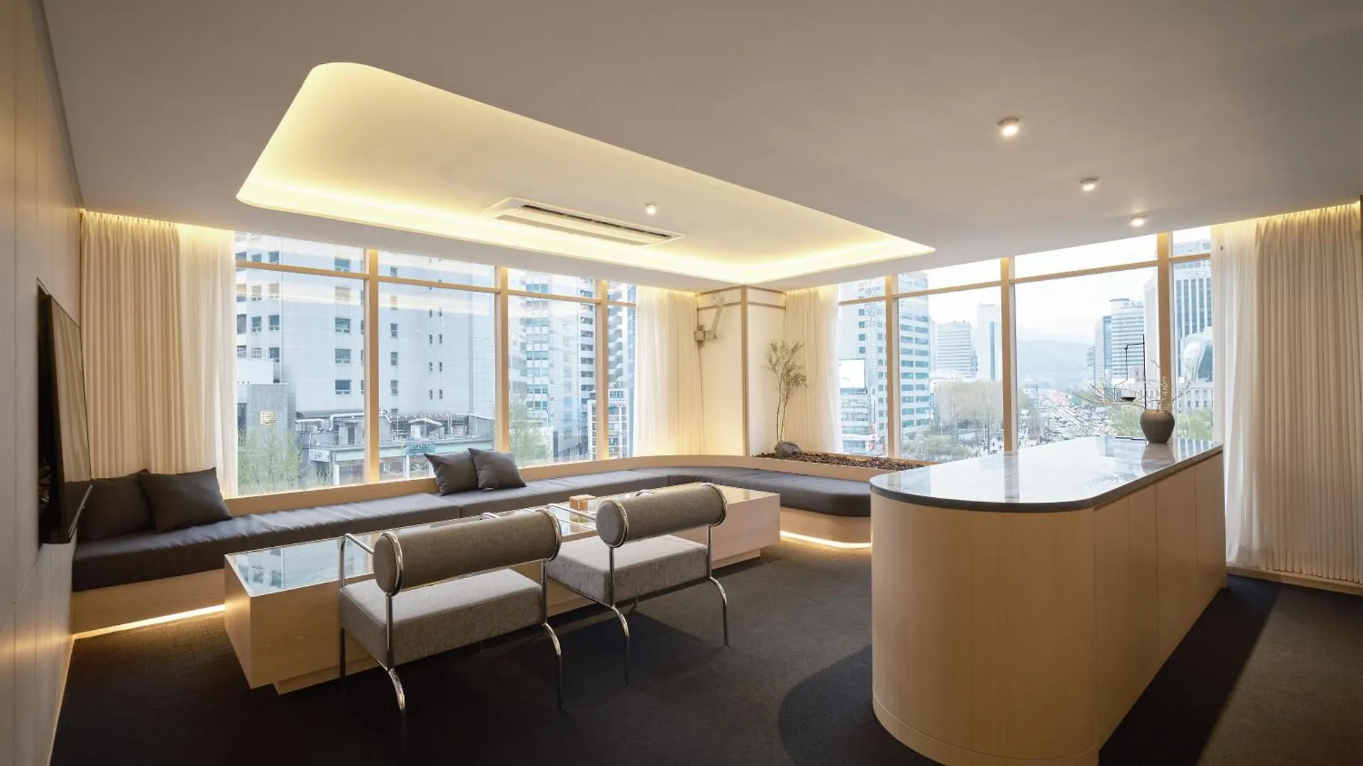 Uh Suite Seoul Deoksugung Южная Корея