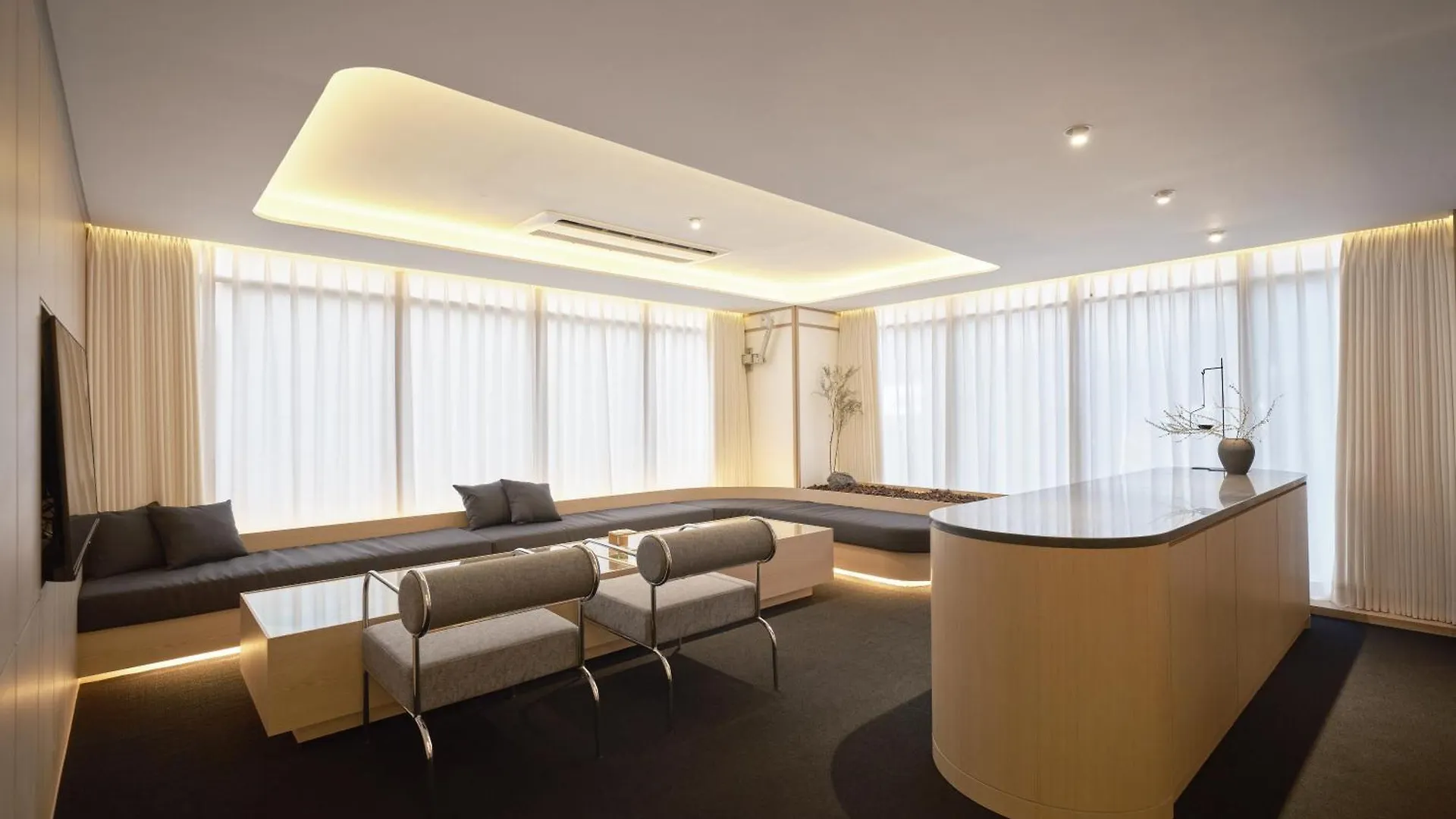 Uh Suite Seoul Deoksugung Южная Корея