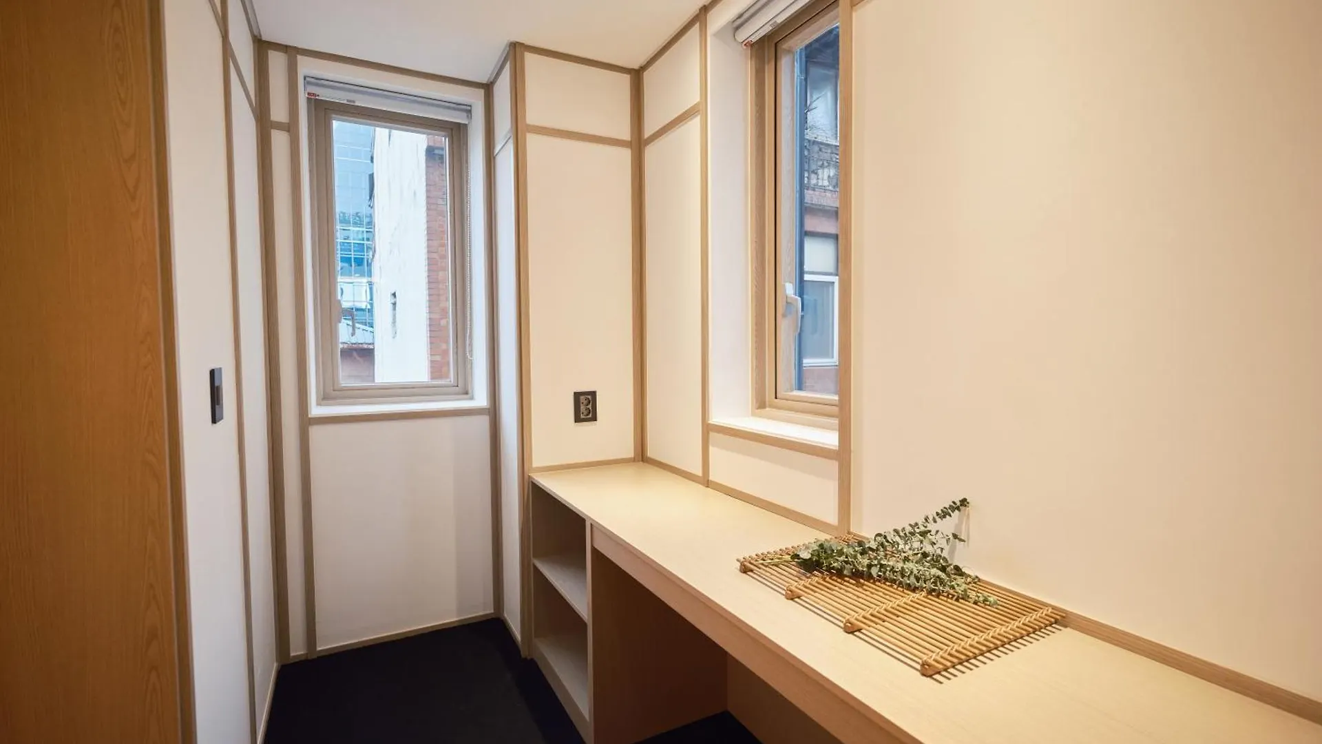 Uh Suite Seoul Deoksugung Отель