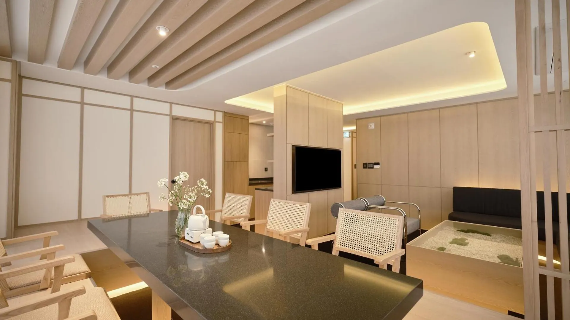 Uh Suite Seoul Deoksugung