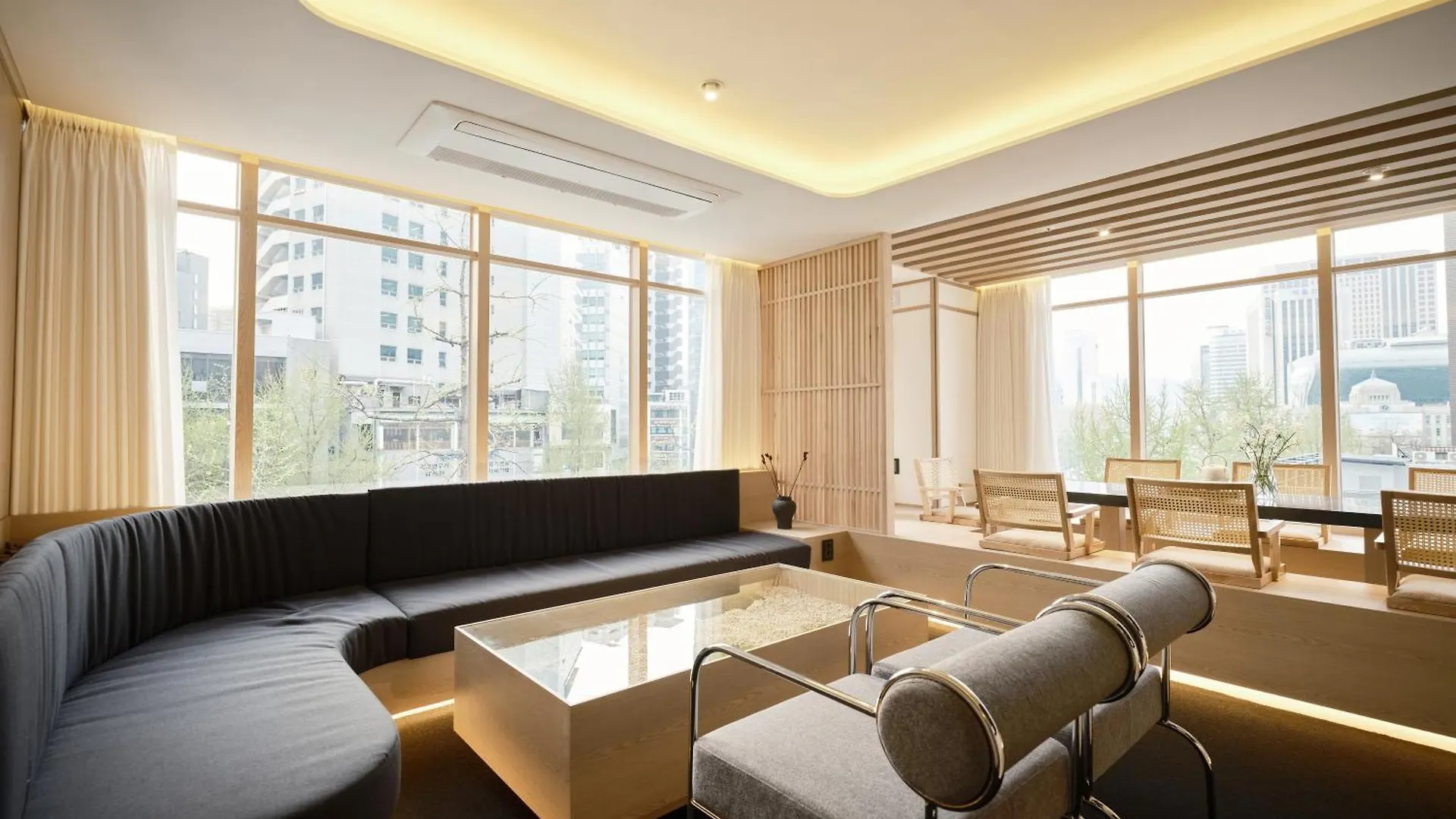 Uh Suite Seoul Deoksugung Отель