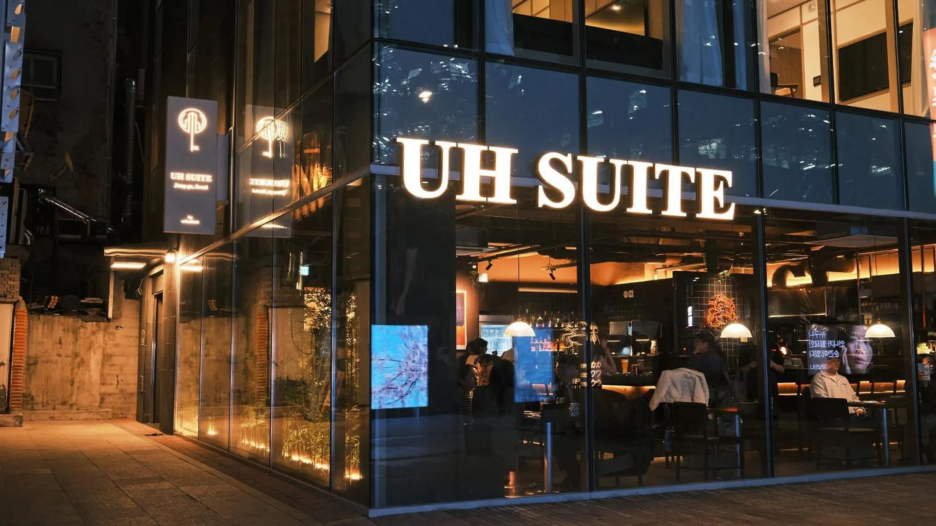 Отель Uh Suite Seoul Deoksugung